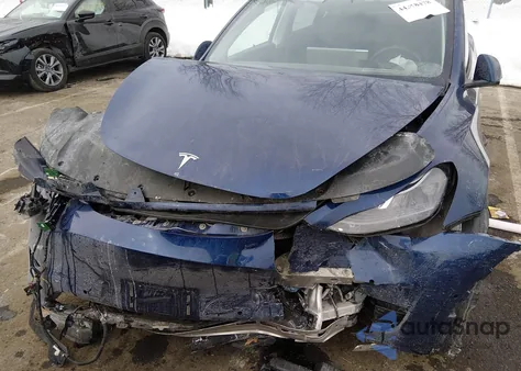 2021 Tesla Model Y Long Range Dual Motor All-Wheel Drive z USA, uszkodzony, nr VIN 5YJYGAEE1MF281564